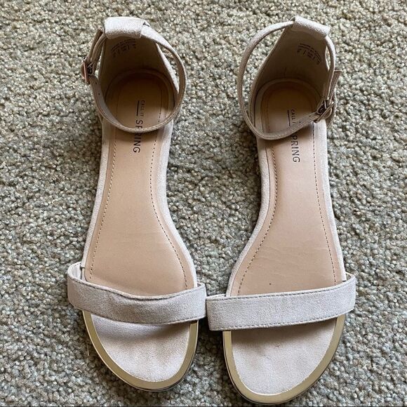 Call it spring creme sandal, size 6 - Picture 2 of 7